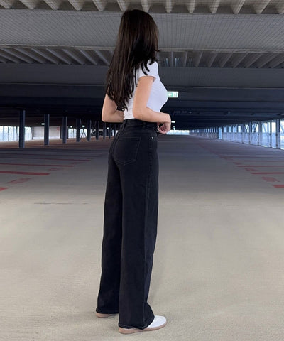 Stretch Straight Leg Jeans Galia Schwarz Ladypolitan ♡