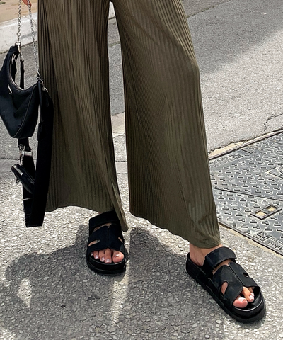 Pantoletten Kehlani Mattschwarz Ladypolitan ♡