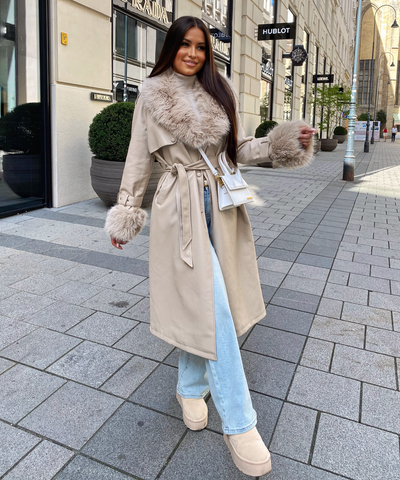 Ledermantel Hillary mit Felldetails Beige Ladypolitan ♡