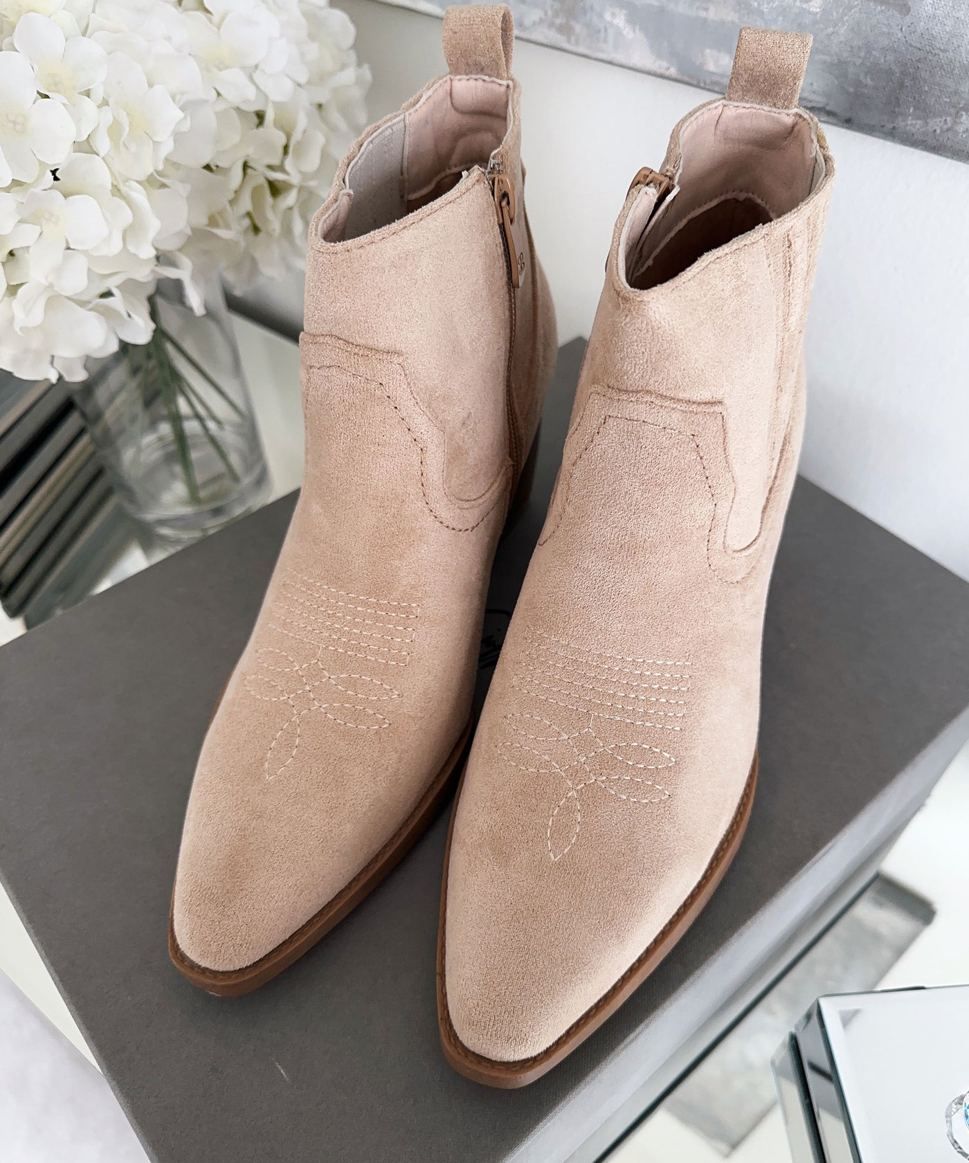 Cowboy Stiefeletten Allie Beige  Ladypolitan - Fashion Onlineshop für Damen   