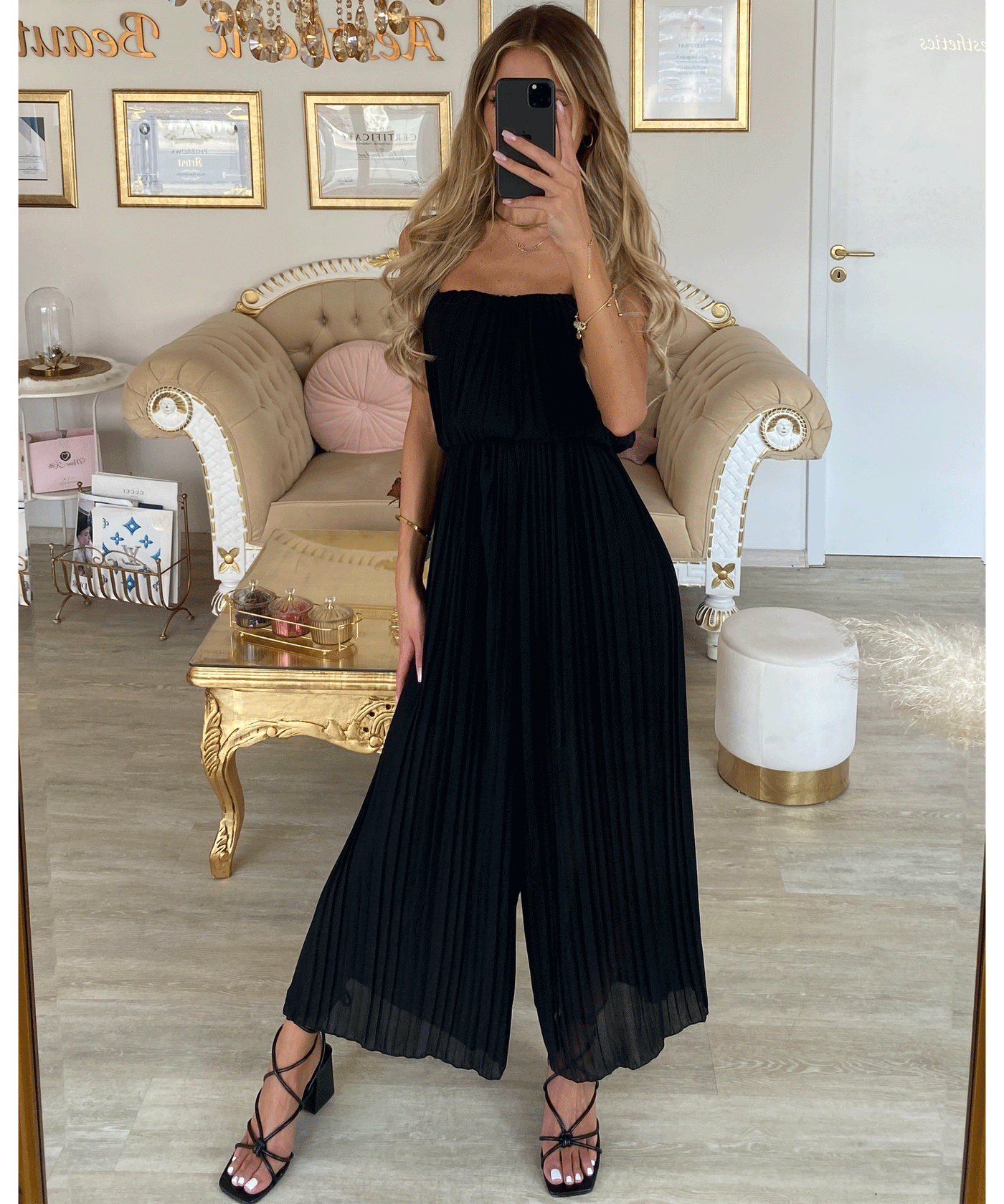 Eleganter Plissee Einteiler Schwarz  Ladypolitan - Fashion Onlineshop für Damen   