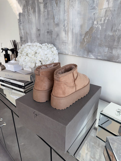 Gefütterte Plateau Boots Nina Camel  Ladypolitan ♡   