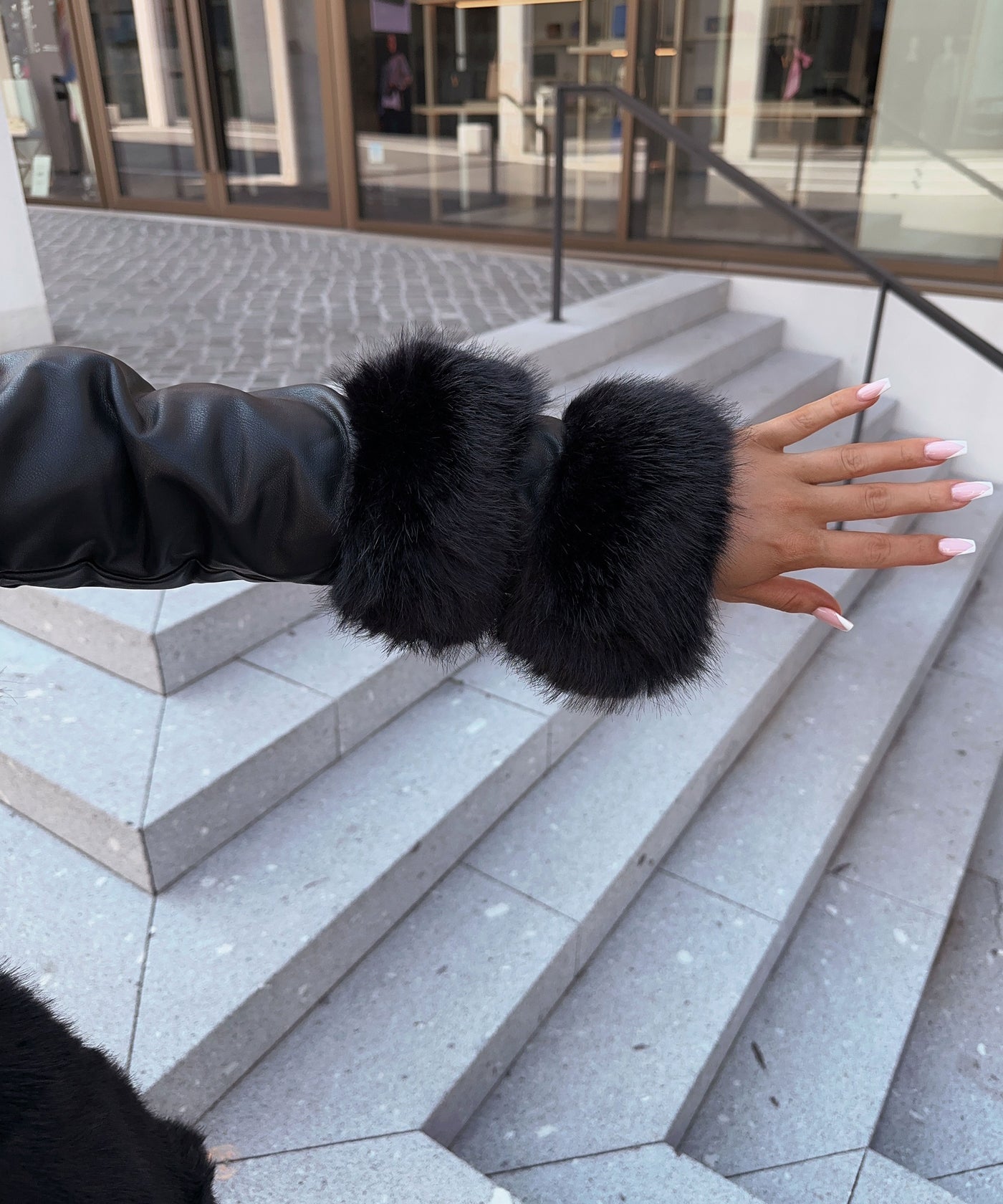 Kunstpelzjacke Opra Schwarz  Ladypolitan ♡   