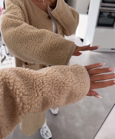 Lange Teddyjacke Ayana Braun  Ladypolitan ♡   