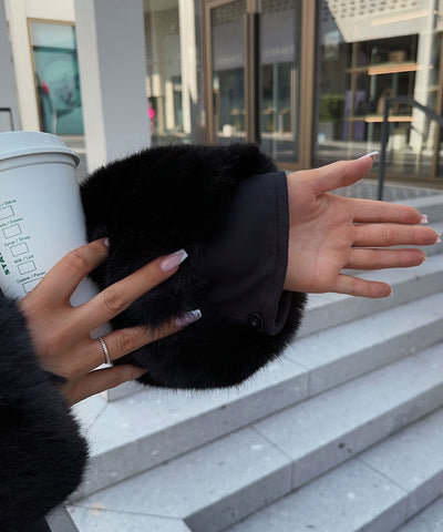 Mantel Jolie mit Felldetails Schwarz  Ladypolitan ♡   