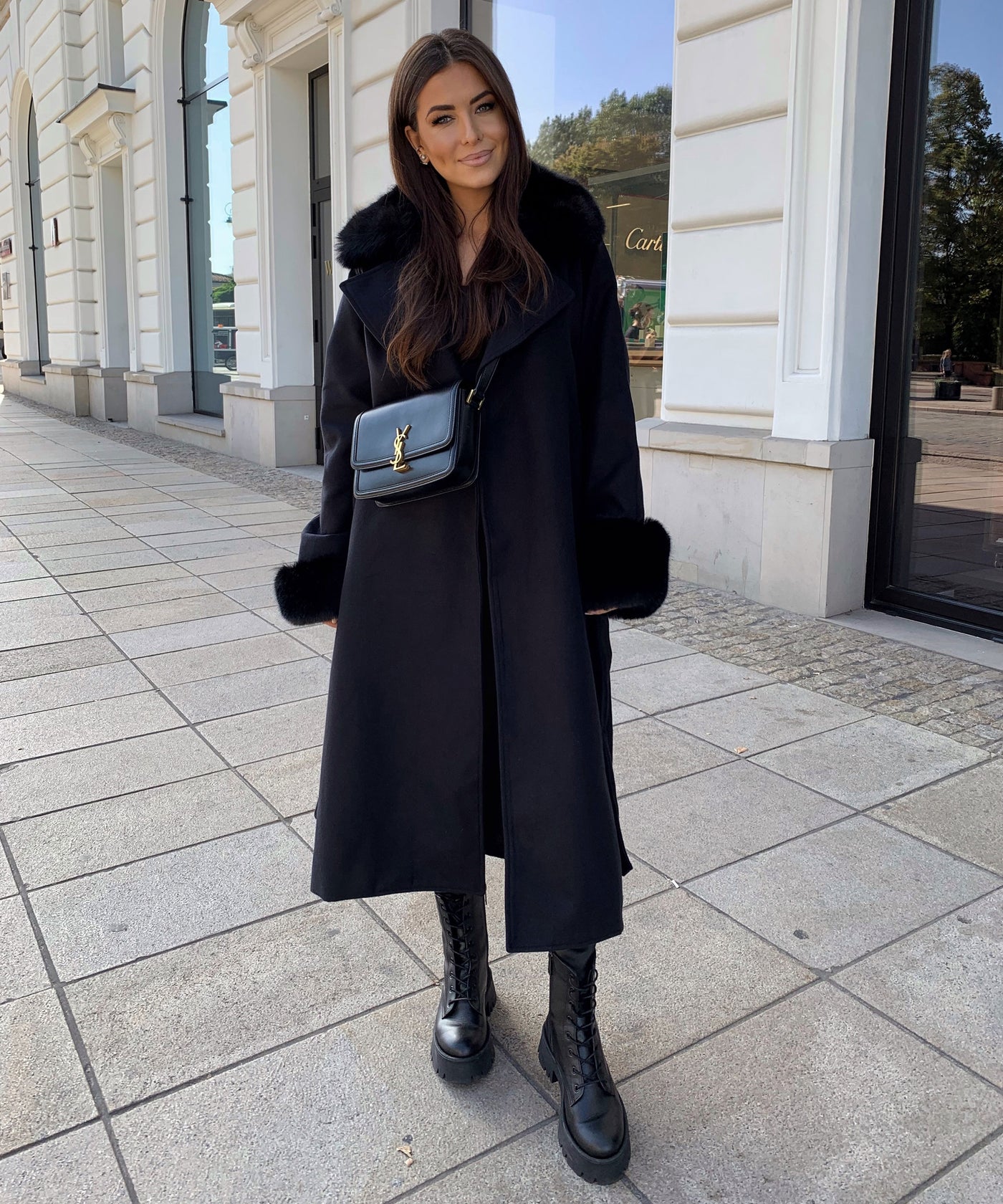 Mantel Jolie mit Felldetails Schwarz  Ladypolitan ♡   
