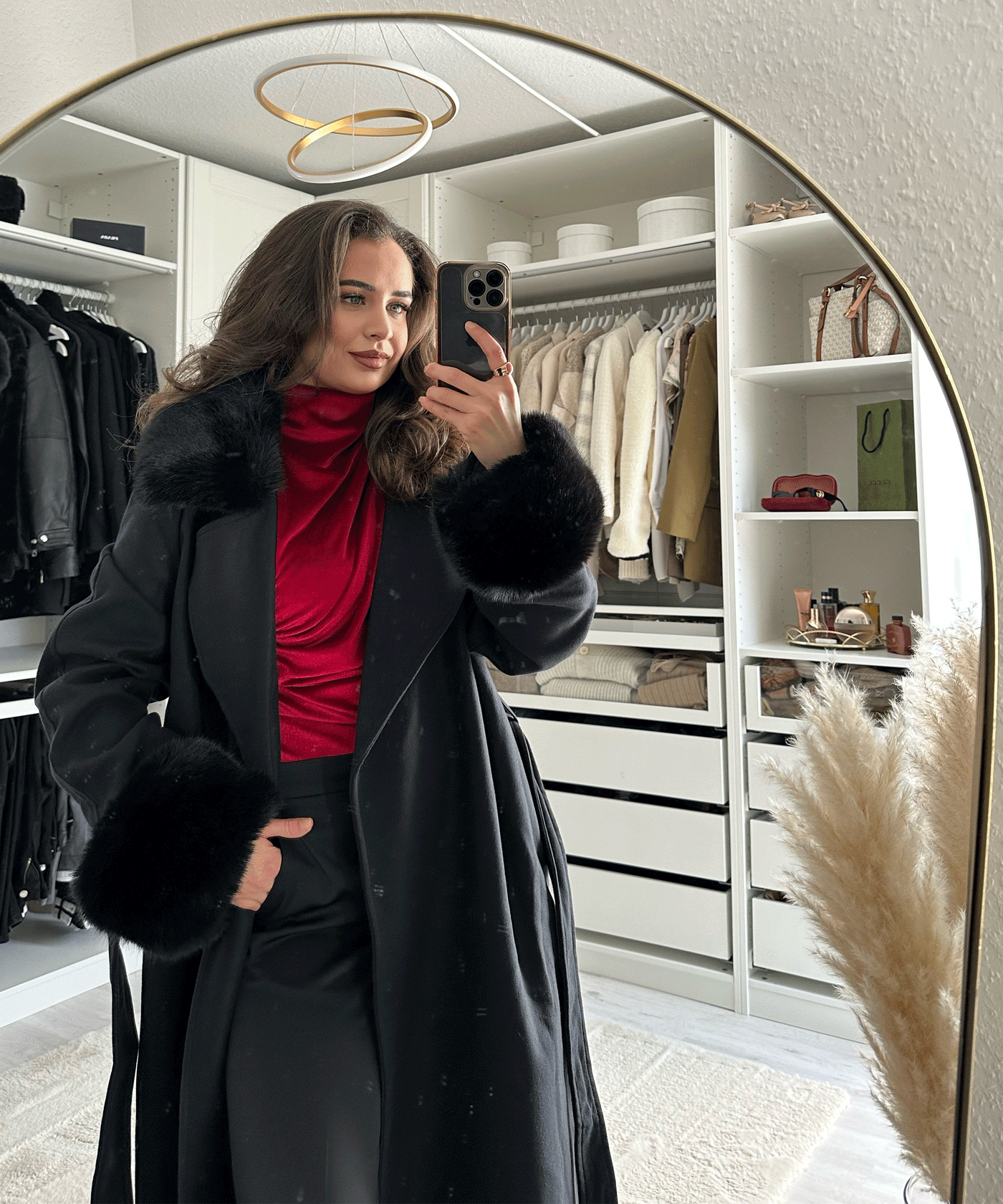 Mantel Jolie mit Felldetails Schwarz  Ladypolitan ♡   