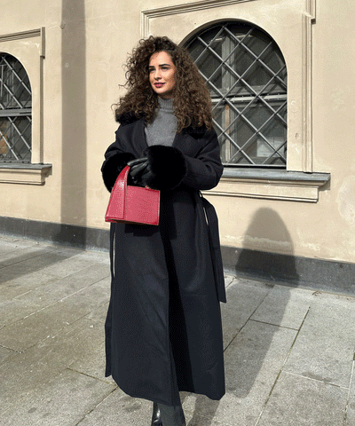 Mantel Jolie mit Felldetails Schwarz  Ladypolitan ♡   