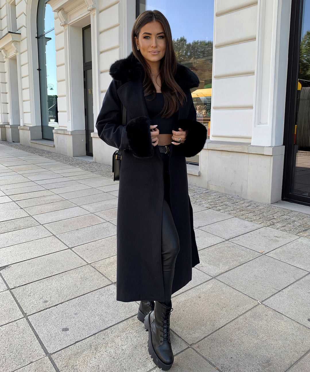 Jolie coat with fur details black