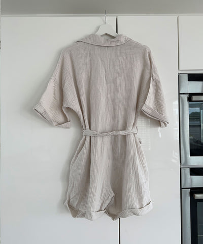 Musselin Jumpsuit Stelani Beige  Ladypolitan - Fashion Onlineshop für Damen   