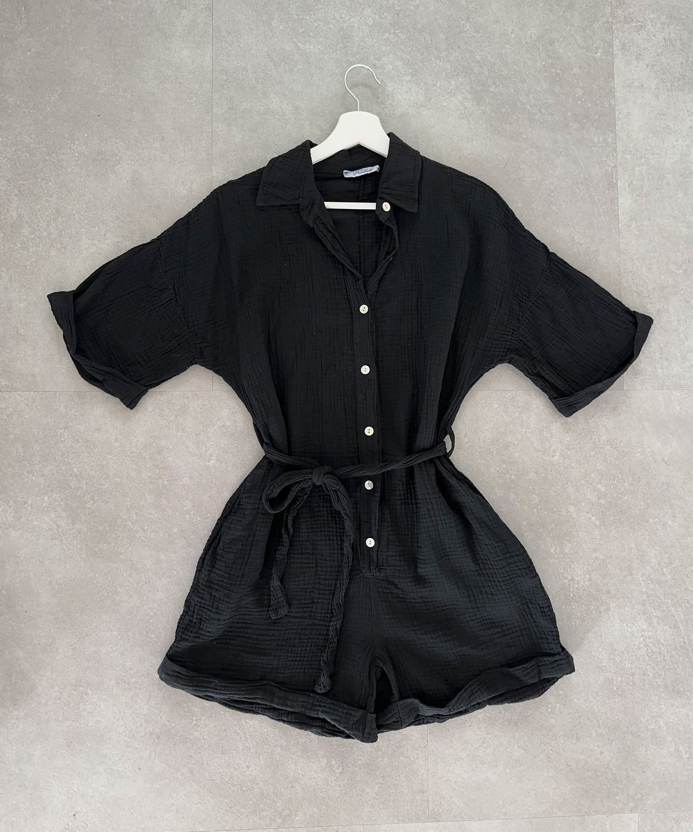 Musselin Jumpsuit Stelani Schwarz  Ladypolitan - Fashion Onlineshop für Damen   