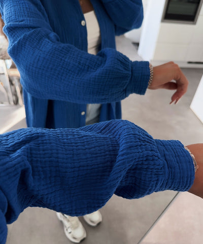 Oversize Musselin Bluse Freya Royalblau Lang  Ladypolitan - Fashion Onlineshop für Damen   