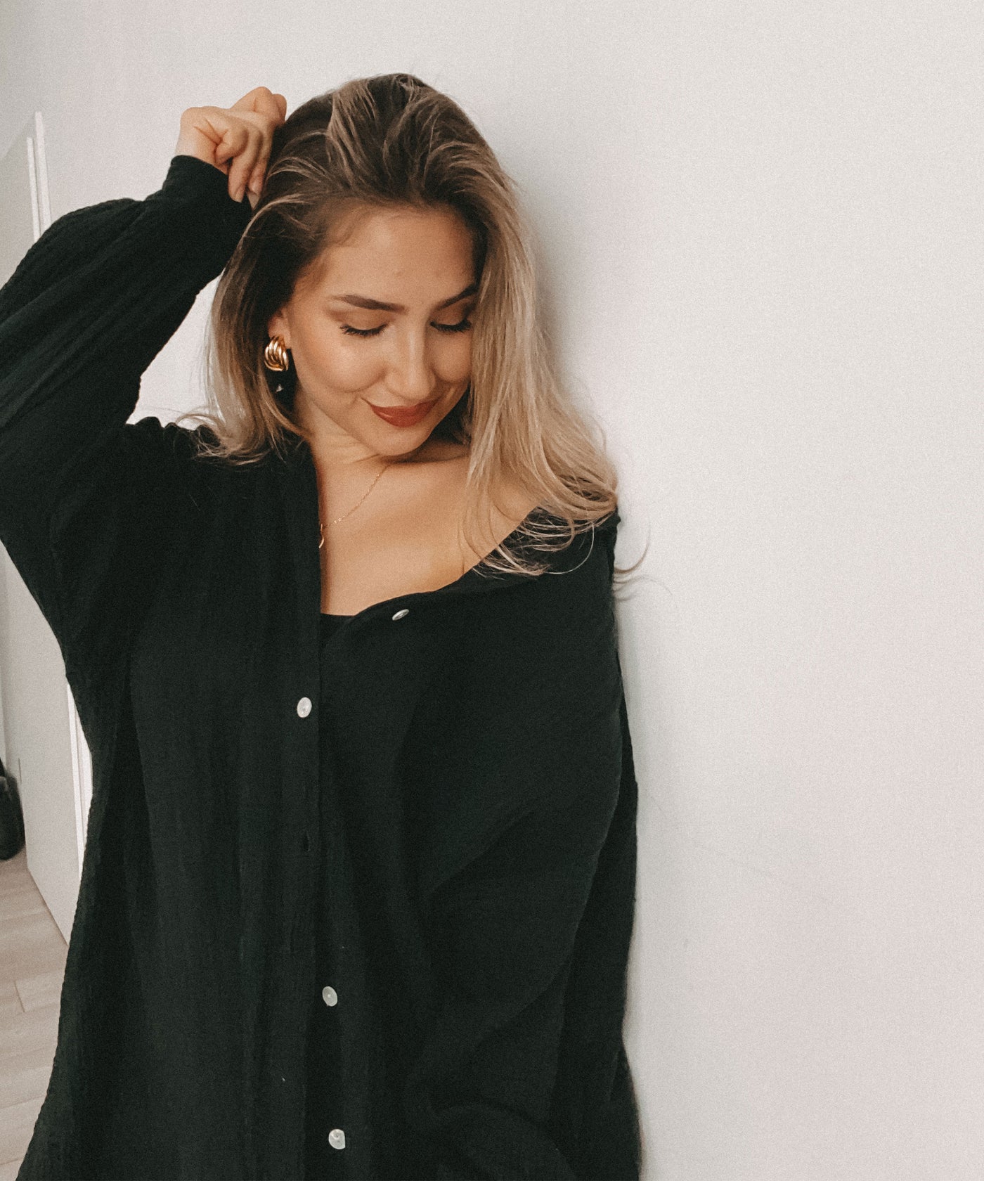 Oversize Musselin Bluse Freya Schwarz Lang  Ladypolitan - Fashion Onlineshop für Damen   