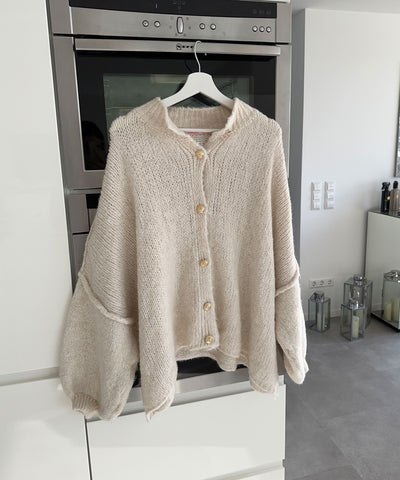 Oversize Strickjacke Jalsien Beige  Ladypolitan ♡   