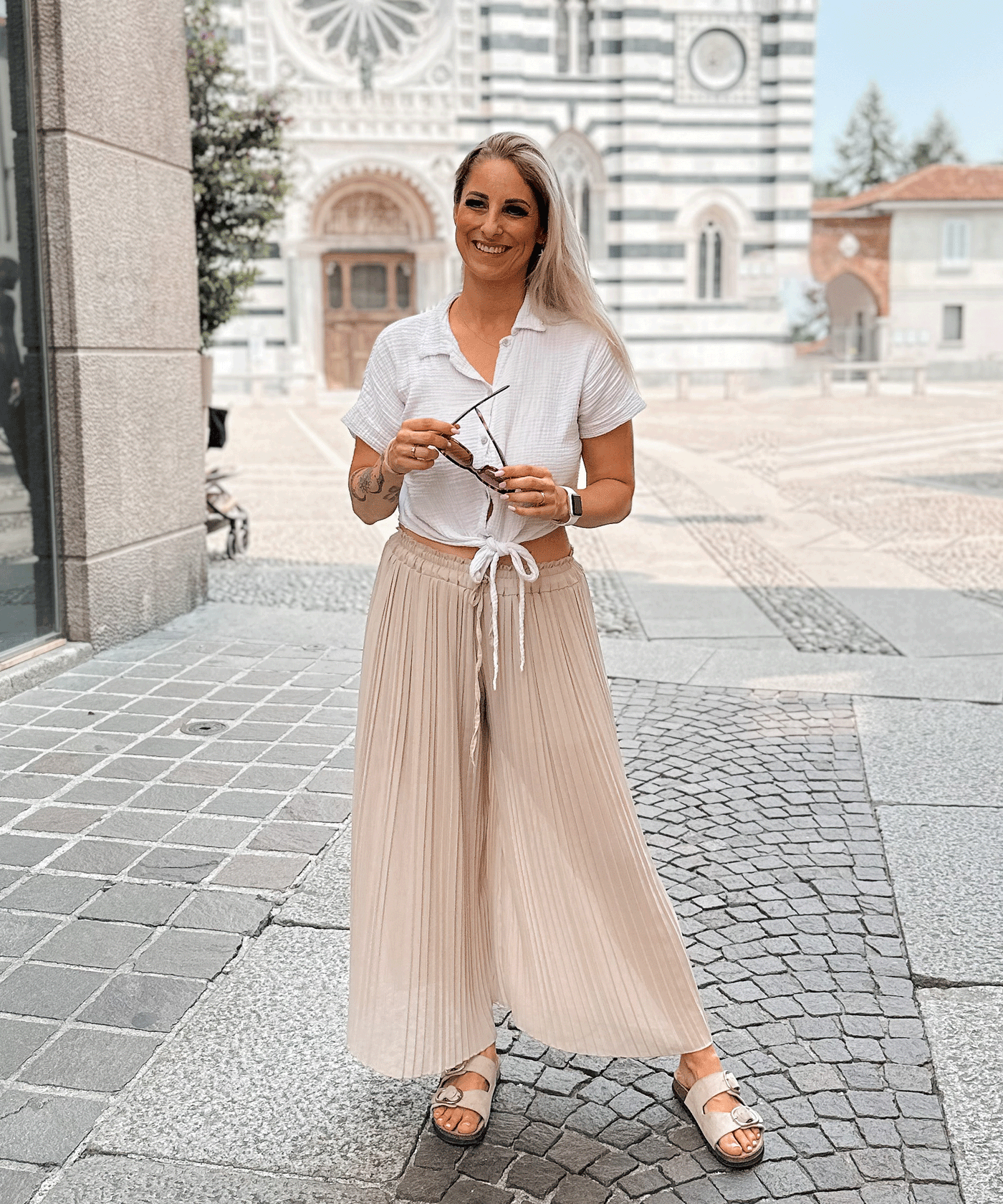 Plissee Hose Mira Beige  Ladypolitan - Fashion Onlineshop für Damen   