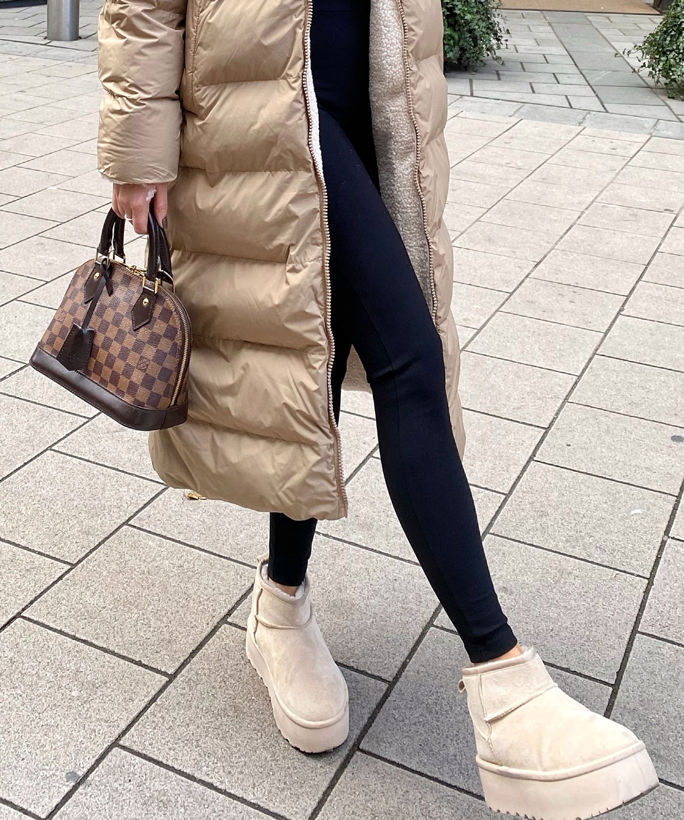 Lined platform boots beige