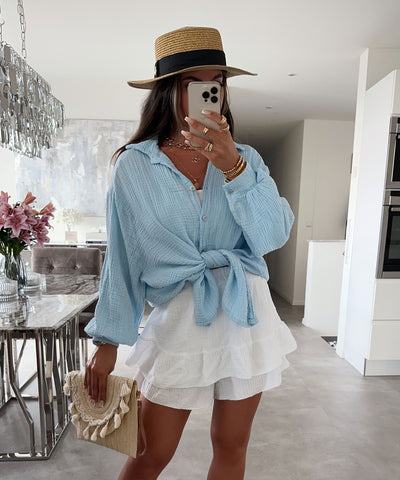 Oversize Musselin Bluse Freya Hellblau Kurz  Ladypolitan - Fashion Onlineshop für Damen   