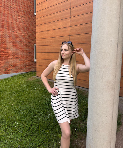 Kleid Zahira Streifen Weiß Ladypolitan ♡