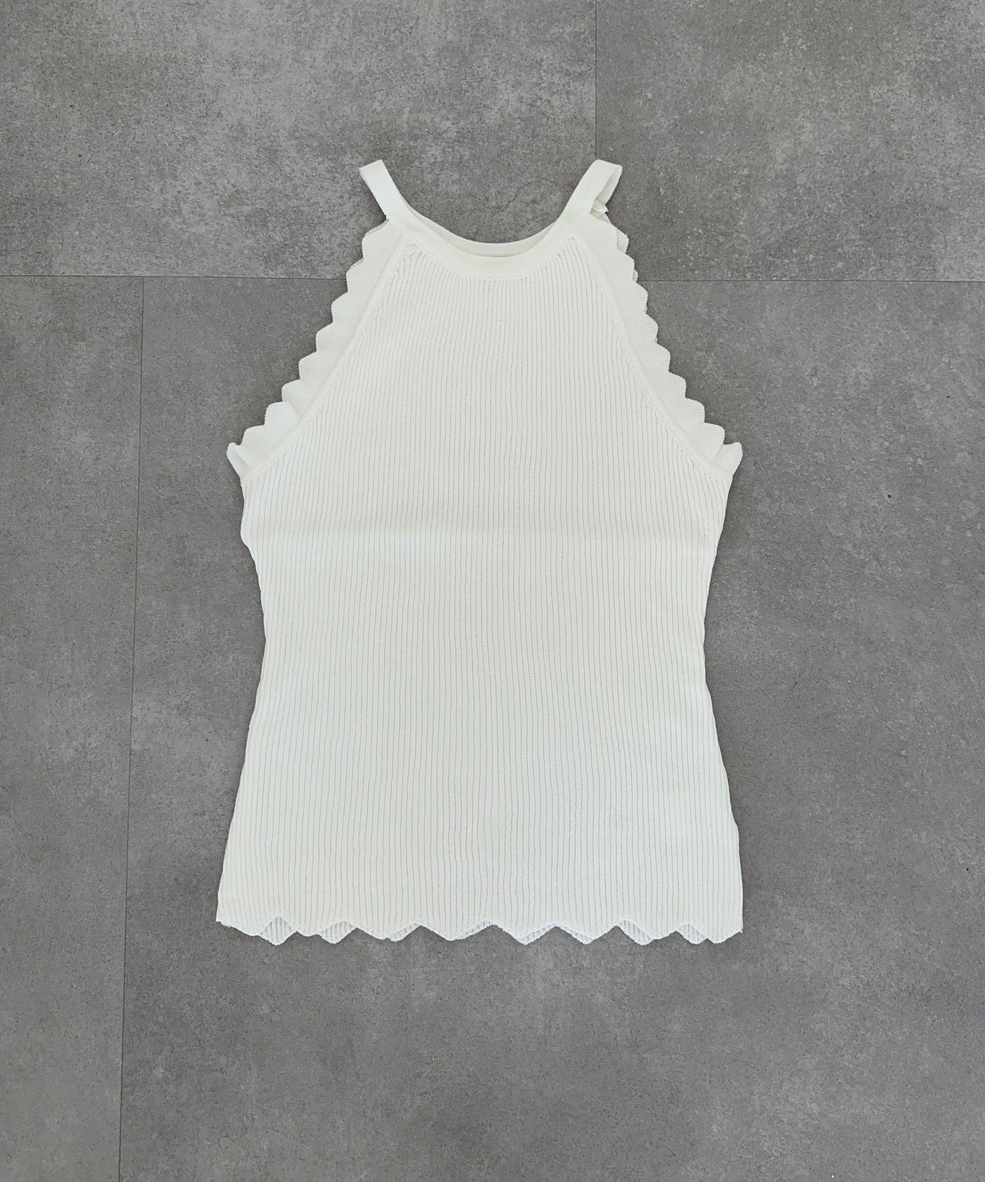Top spikes white