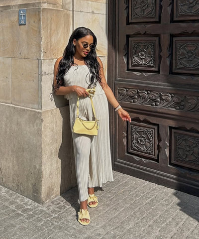 Eleganter Plissee Einteiler Beige Ladypolitan - Fashion Onlineshop für Damen