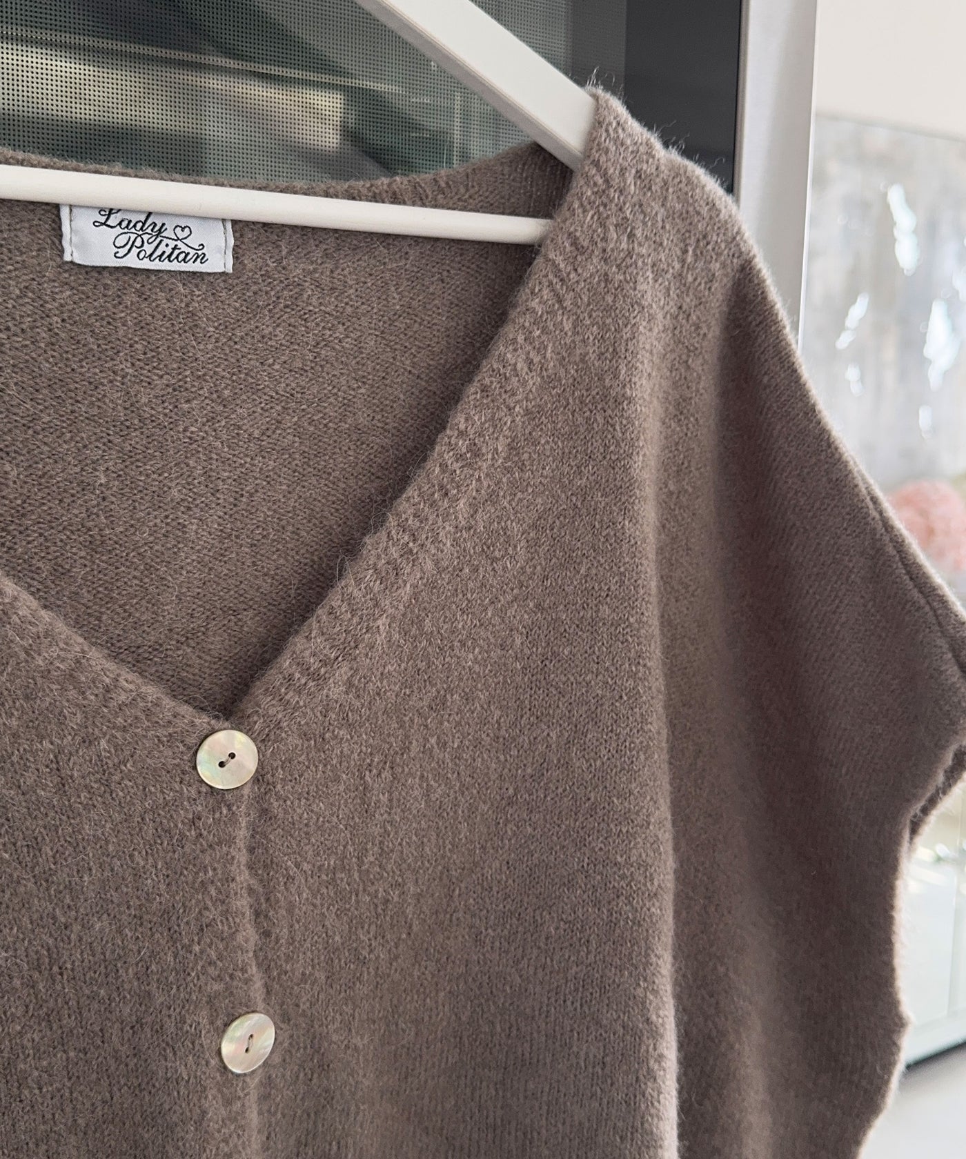 Kurzarm Cardigan Liz Taupe Ladypolitan ♡