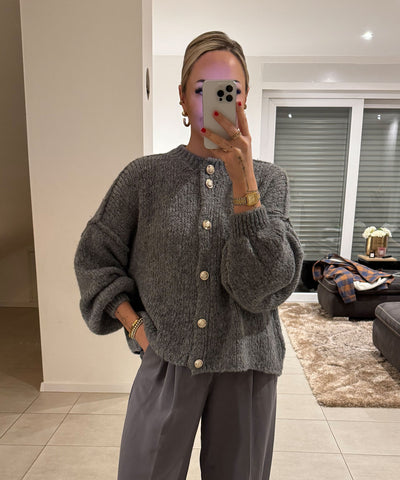 Oversize Strickjacke Jalsi Kurz Dunkelgrau Ladypolitan ♡