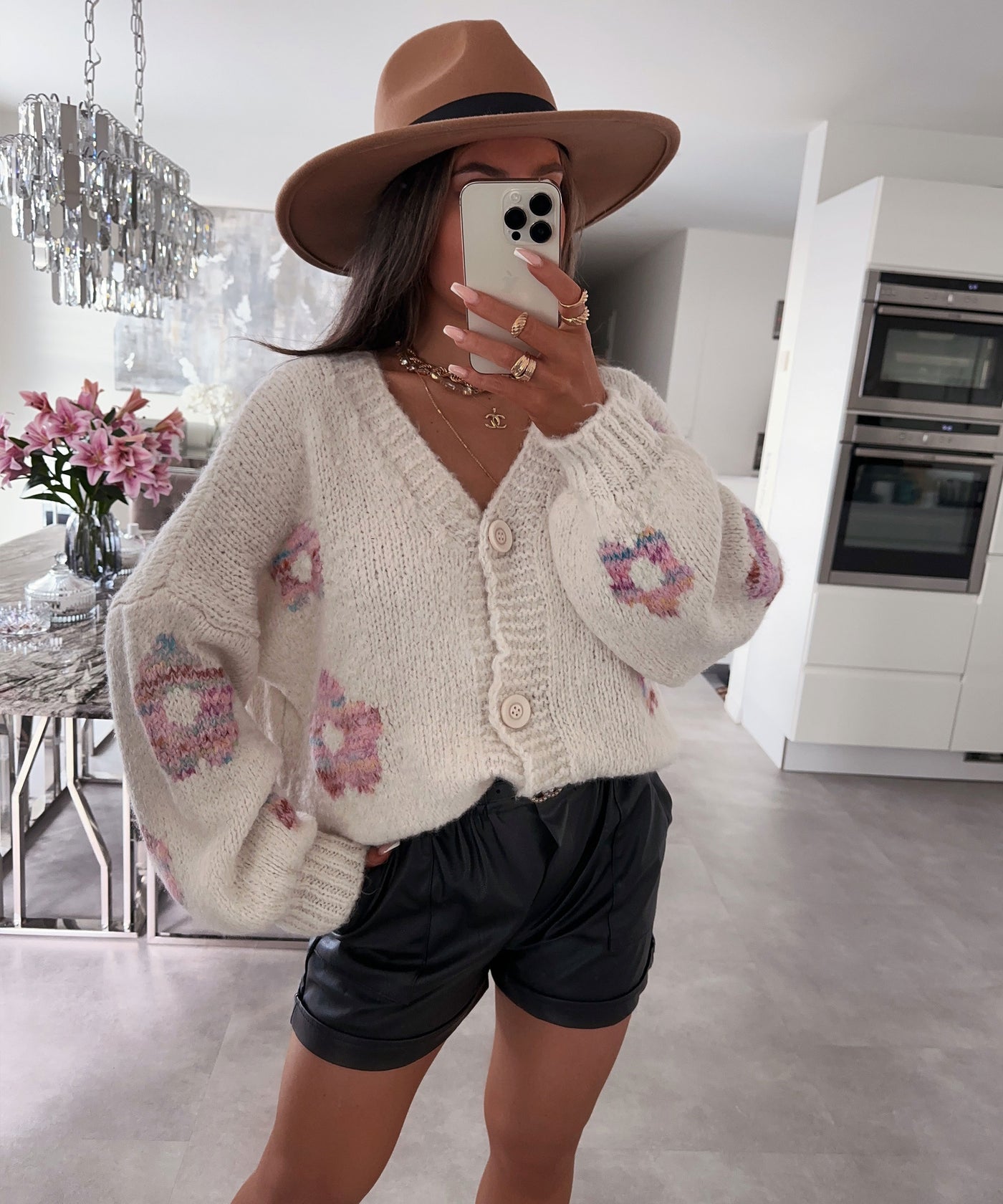 Oversize Cardigan Flowers Bunt Beige  Ladypolitan ♡   