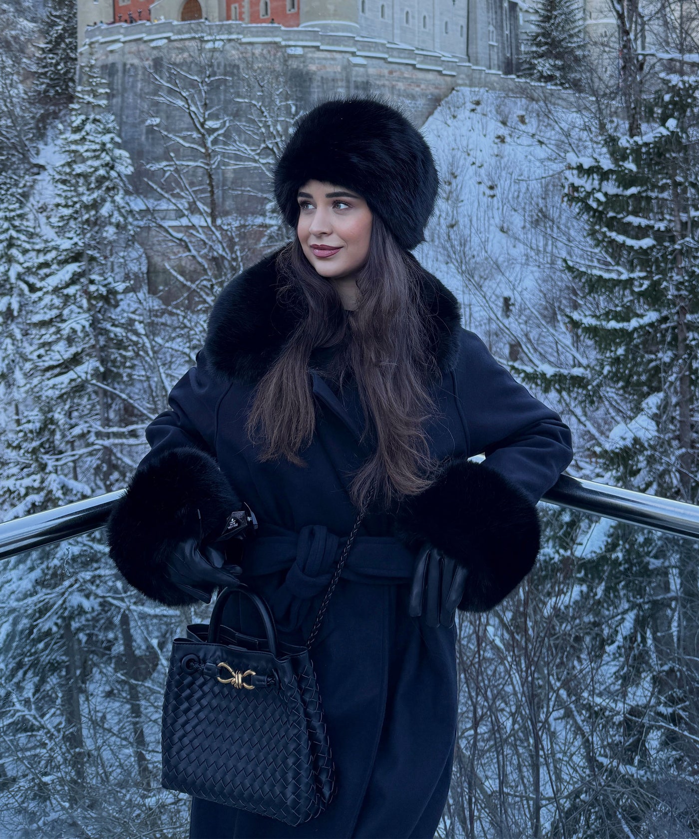 Jolie coat with fur details black