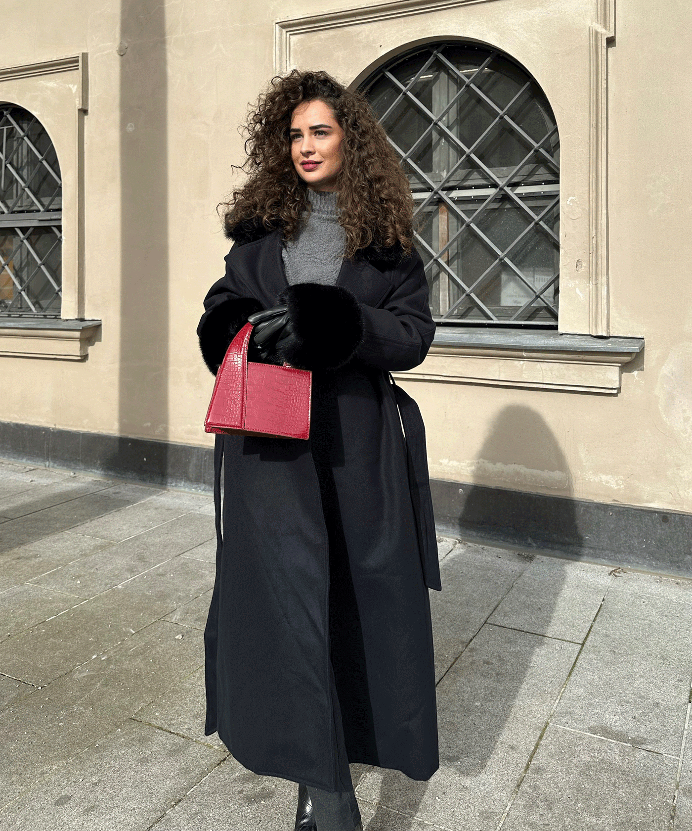 Jolie coat with fur details black