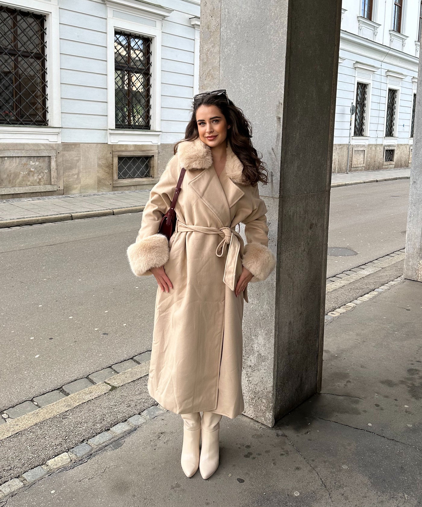 Coat Jolie with fur details beige