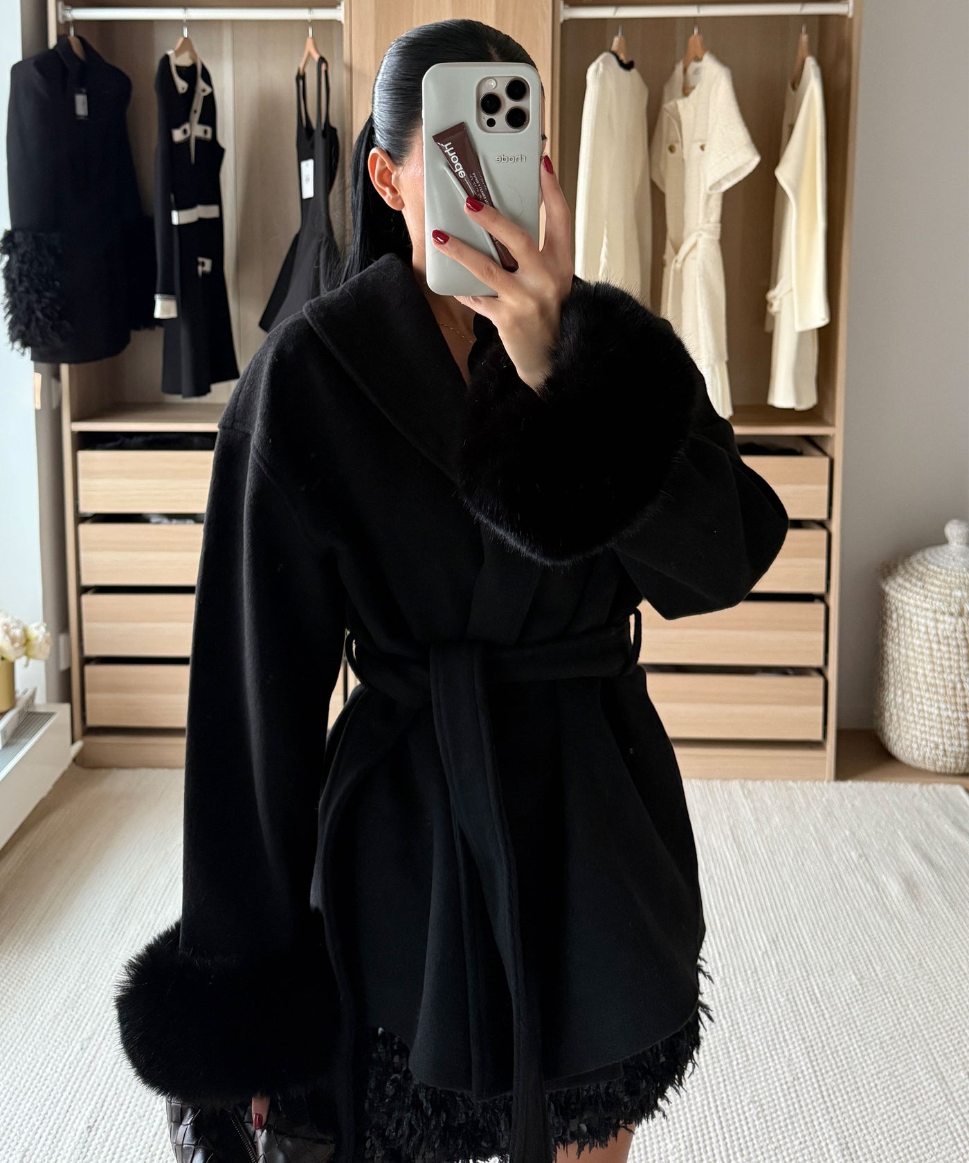 Jacke mit Felldetails Loona Schwarz Ladypolitan ♡