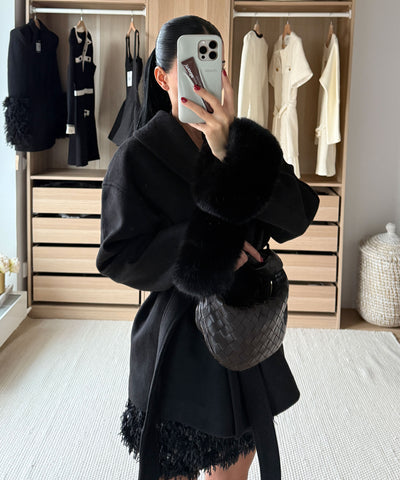 Jacke mit Felldetails Loona Schwarz Ladypolitan ♡