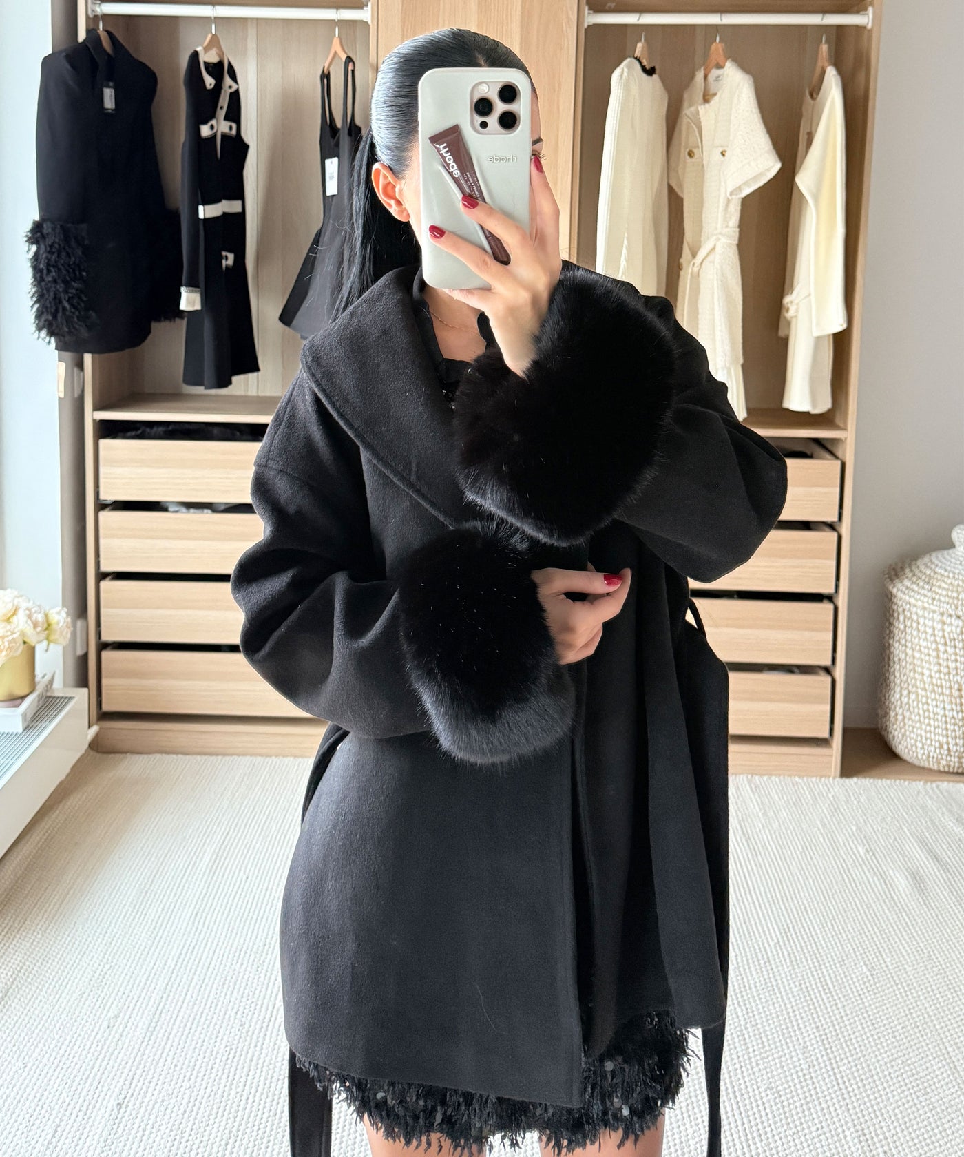 Jacke mit Felldetails Loona Schwarz Ladypolitan ♡