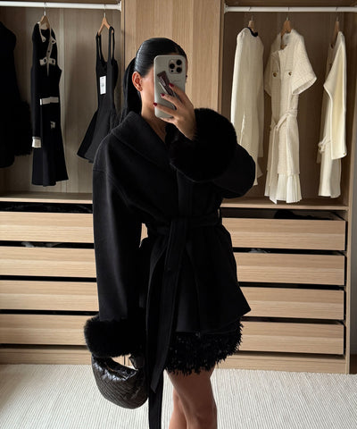 Jacke mit Felldetails Loona Schwarz Ladypolitan ♡