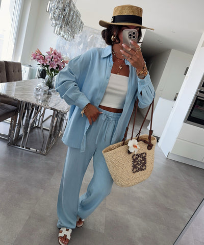 Leinenbluse Nell Hellblau Ladypolitan ♡