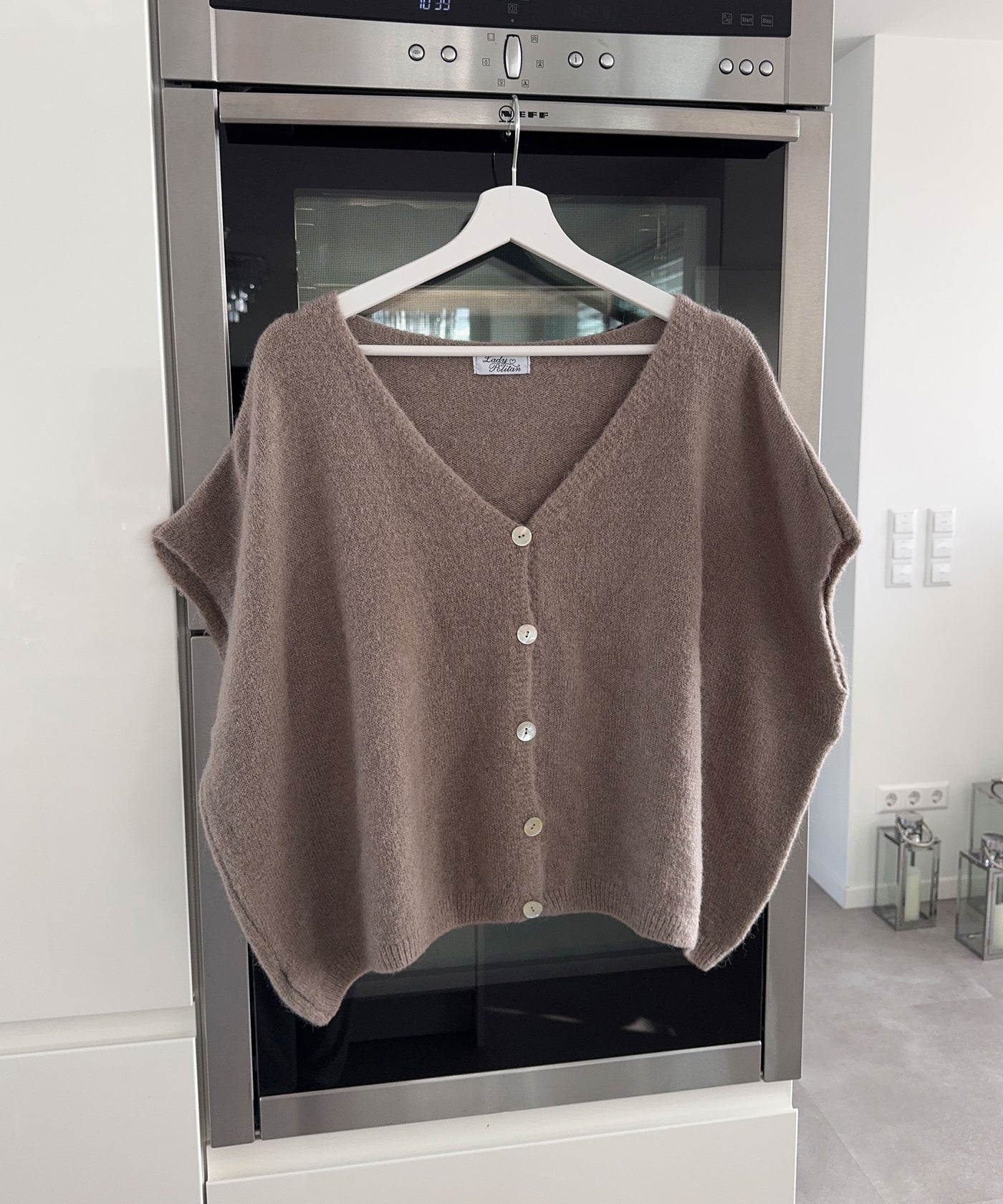 Kurzarm Cardigan Liz Taupe Ladypolitan ♡