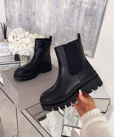 Chelsea Boots Nora Short Schwarz  Ladypolitan ♡   