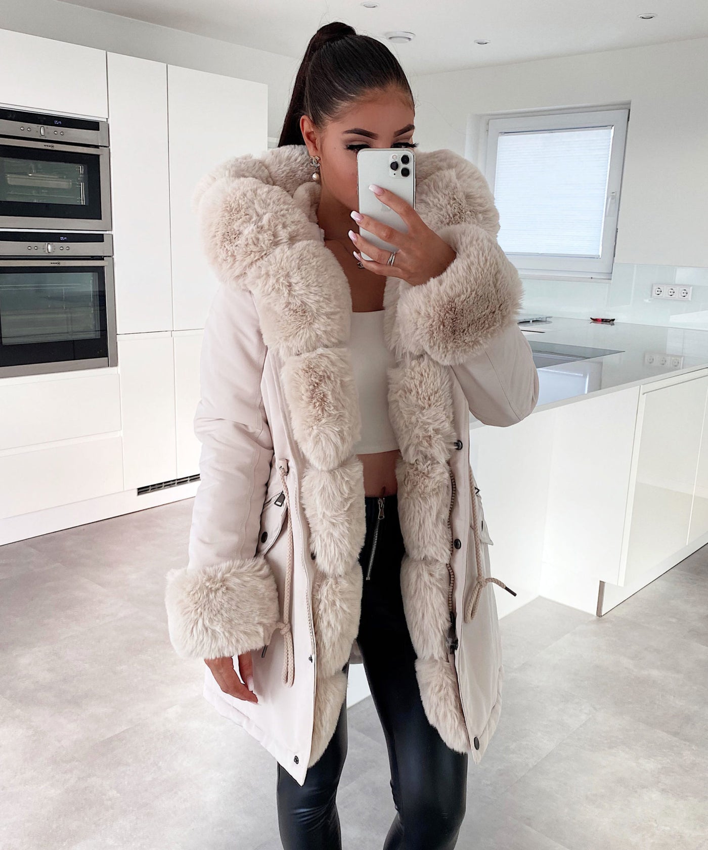 Kunstpelzjacke Glamour Beige  Ladypolitan - Fashion Onlineshop für Damen   