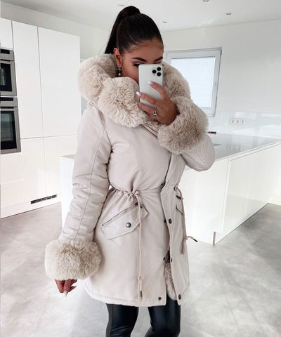 Kunstpelzjacke Glamour Beige  Ladypolitan - Fashion Onlineshop für Damen   