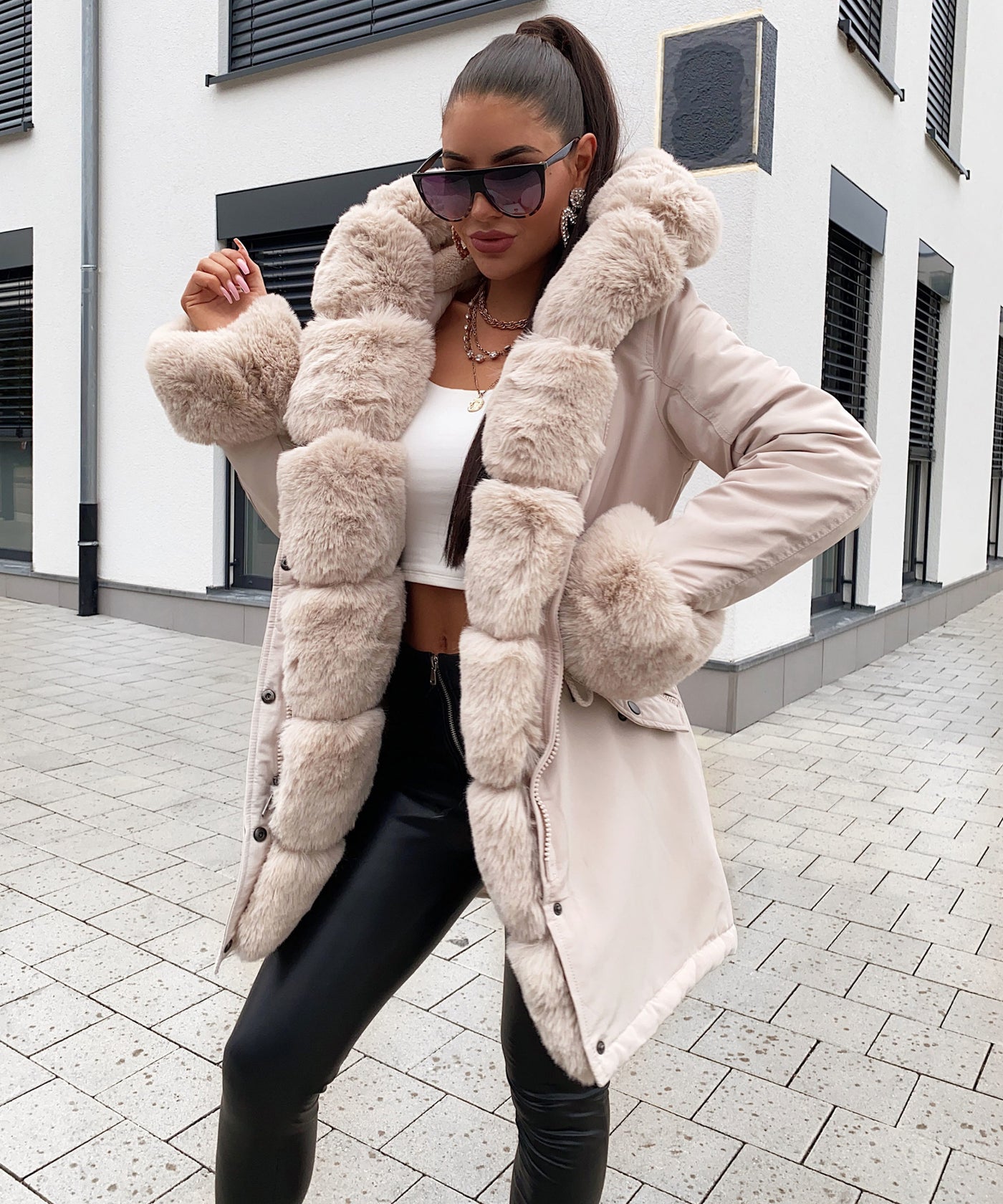 Kunstpelzjacke Glamour Beige  Ladypolitan - Fashion Onlineshop für Damen   
