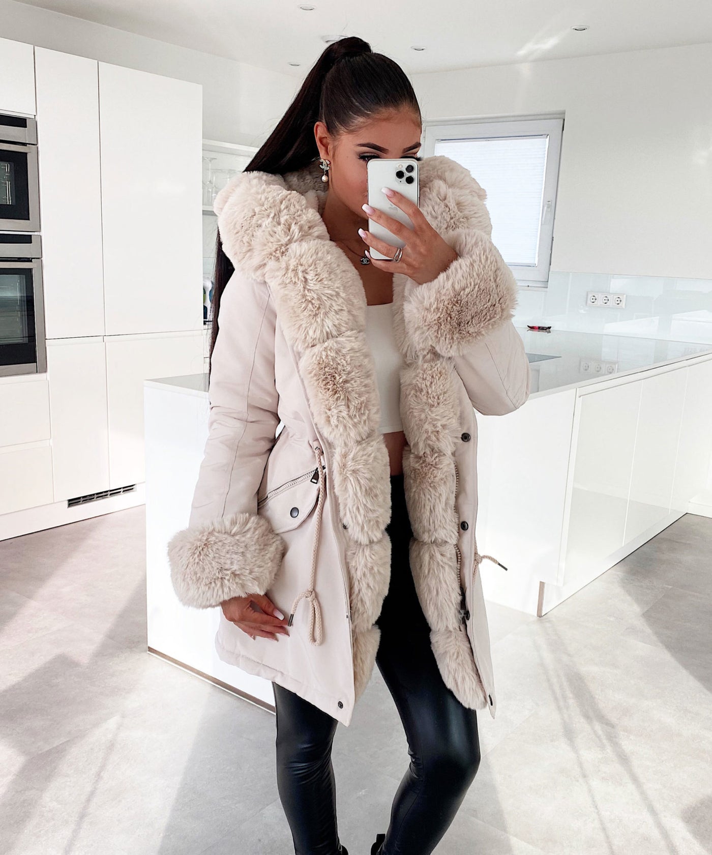 Kunstpelzjacke Glamour Beige  Ladypolitan - Fashion Onlineshop für Damen   