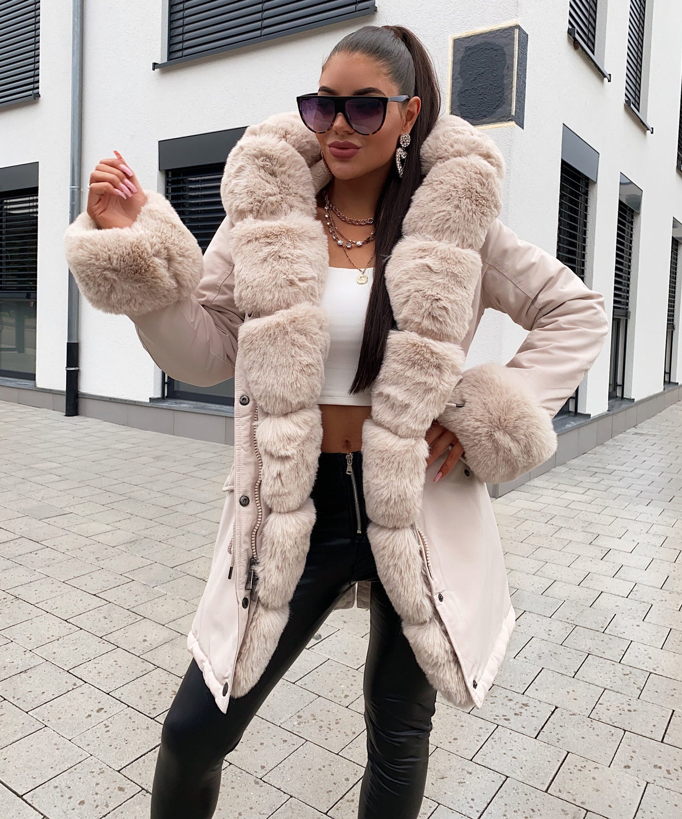 Kunstpelzjacke Glamour Beige  Ladypolitan - Fashion Onlineshop für Damen   
