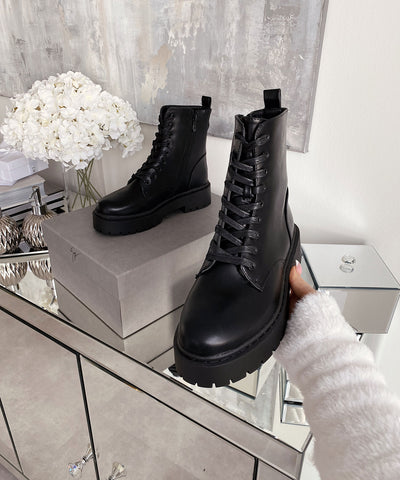 Leder Stiefel Serena Schwarz  Ladypolitan - Fashion Onlineshop für Damen   
