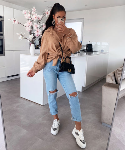 Oversize Musselin Bluse Freya Camel Kurz  Ladypolitan - Fashion Onlineshop für Damen   