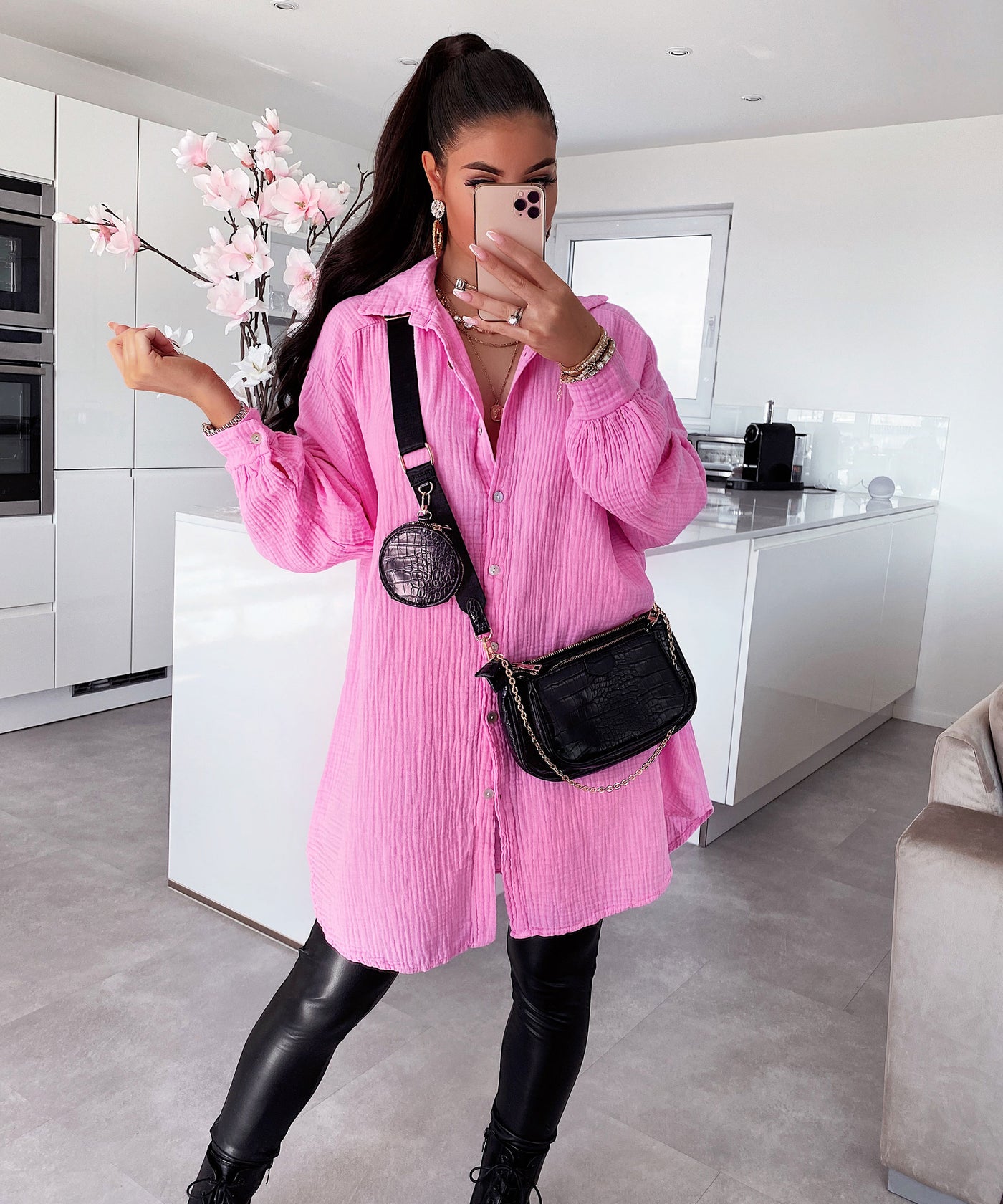 Oversize Musselin Bluse Freya Hellpink Lang  Ladypolitan - Fashion Onlineshop für Damen   
