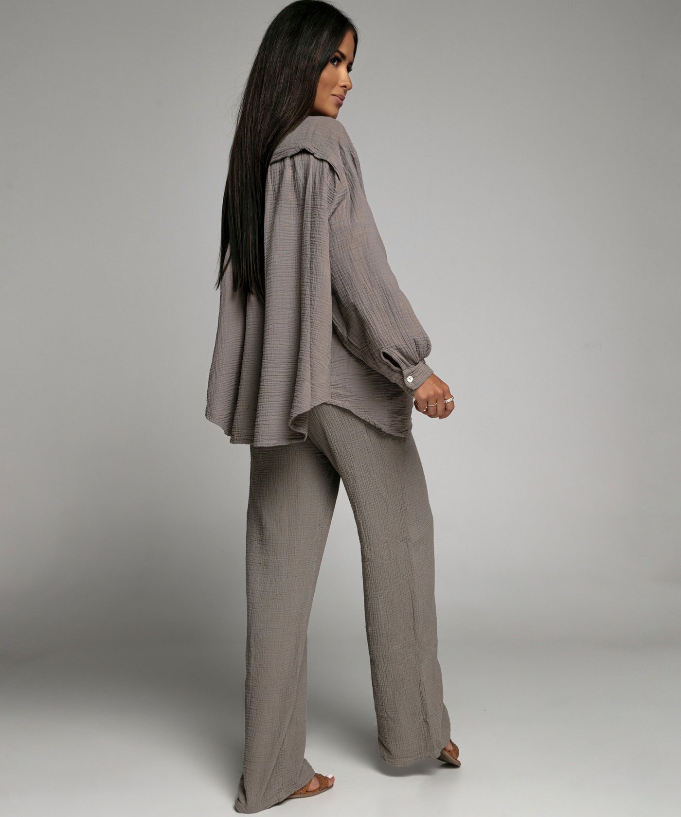 Oversize Musselin Bluse Freya Taupe Kurz  Ladypolitan - Fashion Onlineshop für Damen   