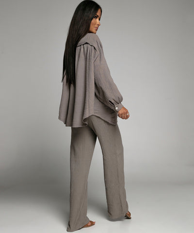 Oversize Musselin Bluse Freya Taupe Kurz  Ladypolitan - Fashion Onlineshop für Damen   