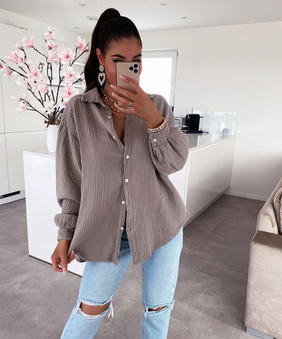 Oversize Musselin Bluse Freya Taupe Kurz  Ladypolitan - Fashion Onlineshop für Damen   