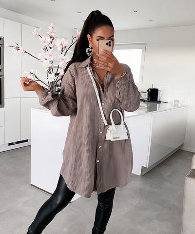 Oversize Musselin Bluse Freya Taupe Lang  Ladypolitan - Fashion Onlineshop für Damen   
