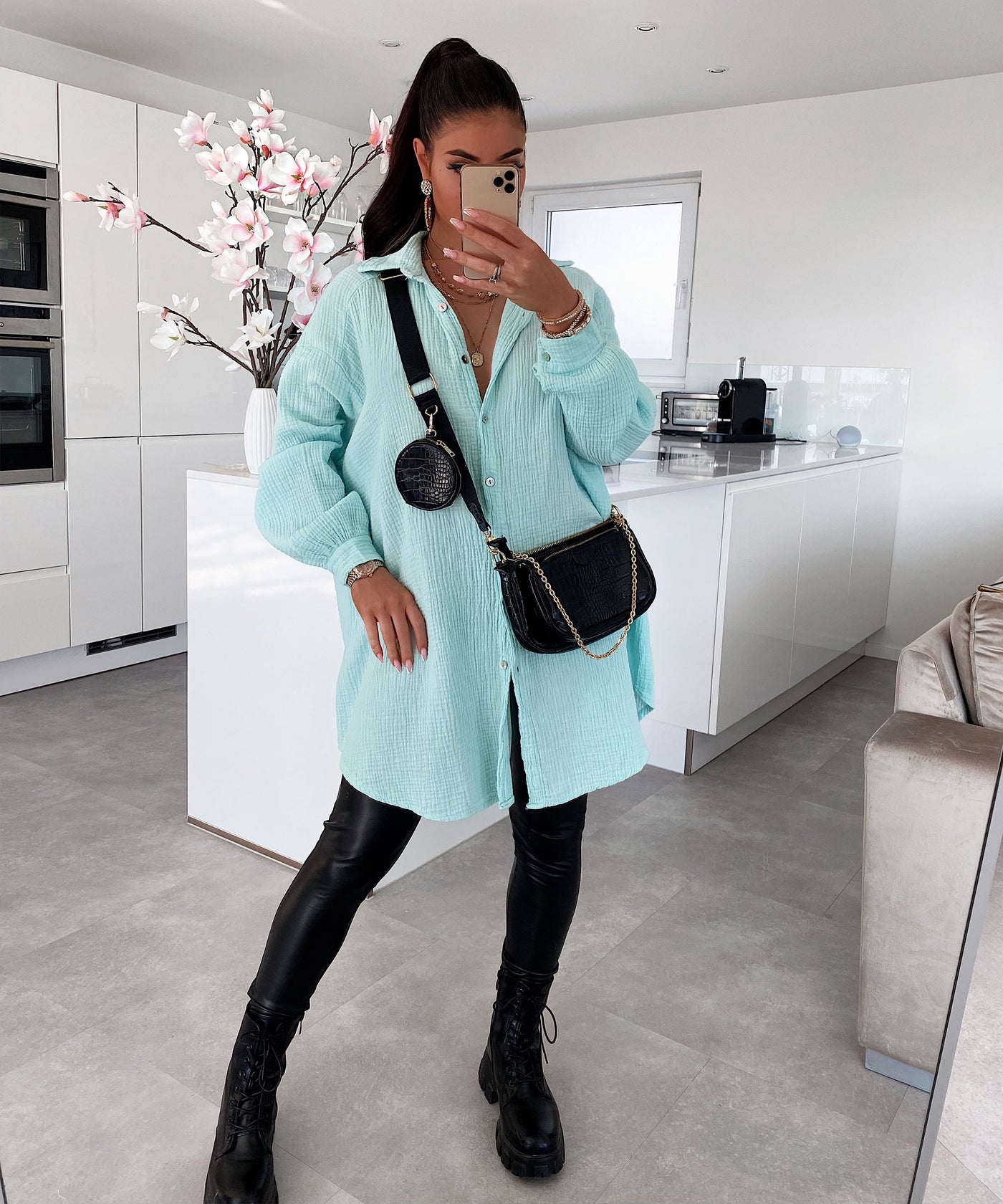 Oversize Musselin Bluse Freya Türkis Lang  Ladypolitan - Fashion Onlineshop für Damen   